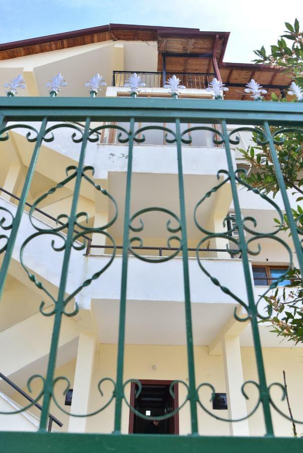 Hotel Villa Ago Permet Bagian luar foto