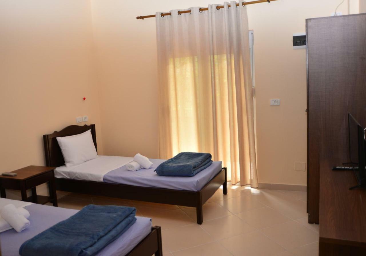 Hotel Villa Ago Permet Bagian luar foto