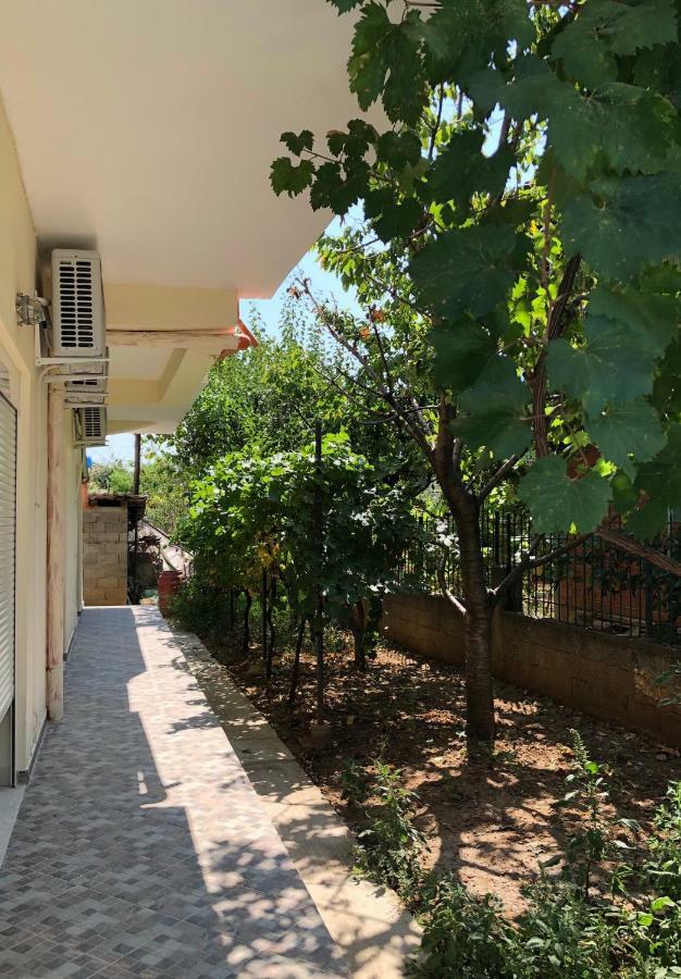 Hotel Villa Ago Permet Bagian luar foto